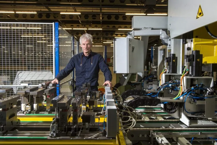 Productielijn van Thomas Regout voor telescopische geleiders
